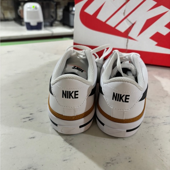 Nike Court Legacy GS White Black Desert Orchard DA5380-102 Youth Women - Picture 5 of 5